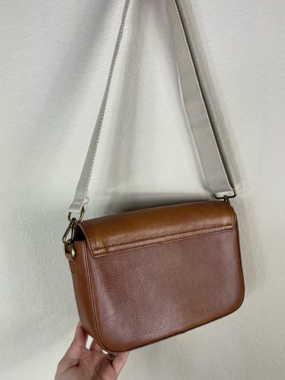 Madewell The Transport Flap Shoulder in Bag English Saddle - Picture 9 of 11